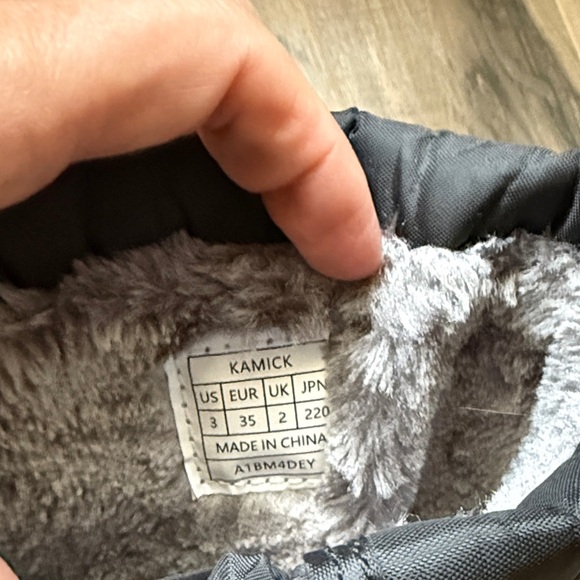 Dream Pairs Kids Black and Neon Green Snow Boots - Size 3 - Picture 3 of 6